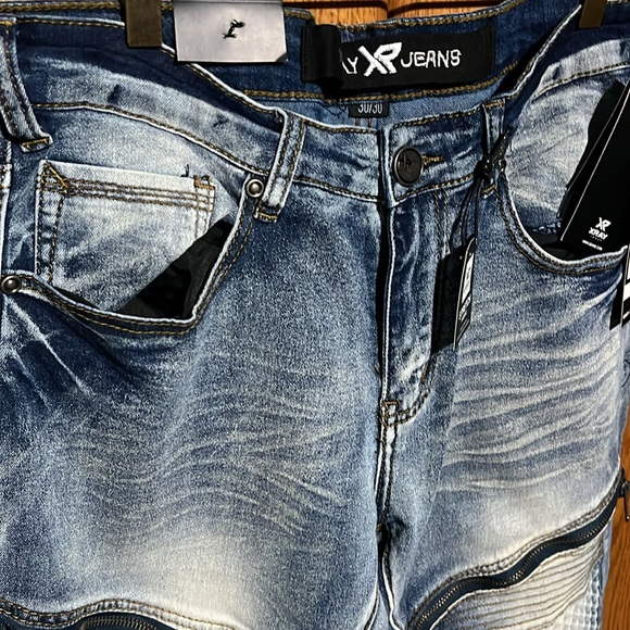 X-Ray - Picture 2 of 7